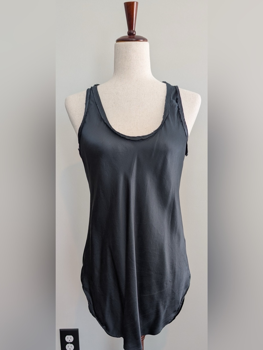 ACROBAT Women’s Silk Sleeveless Tank Raw Edge Scoop Neck Charcoal Gray Sz Medium